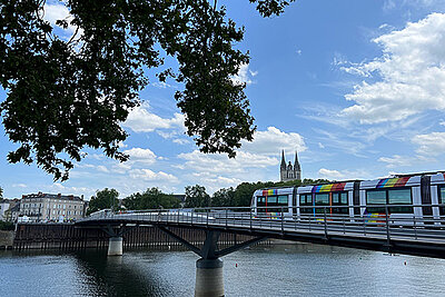 photo des trams sur le pont arts et m&eacute;tiers