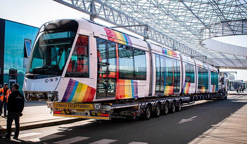 Photo de l&#039;arriv&eacute;e d&#039;une rame de tramway au centre technique des transports d&#039;Angers.