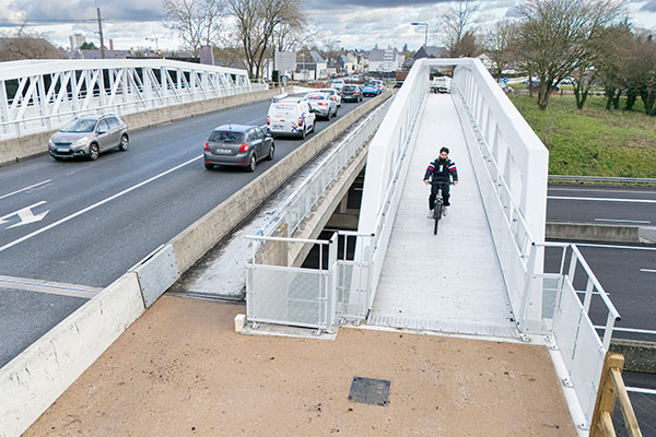 Passerelle cyclable aux Ponts-de-Cé.