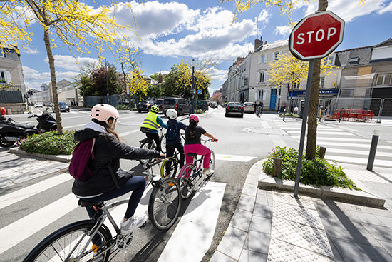 Photo de sortie à Angers dans le cadre de la vélo-école.