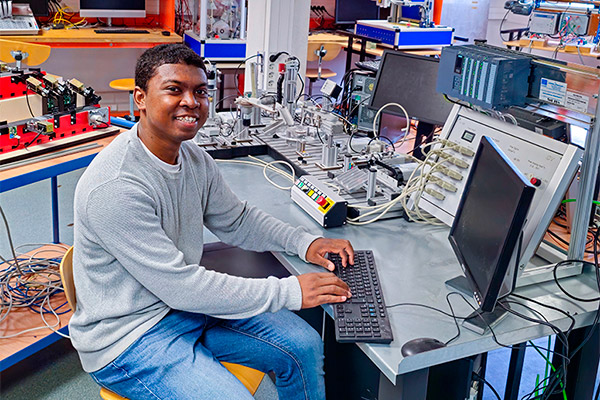 Yannick Rakotonirina sécurise l’industrie 4.0